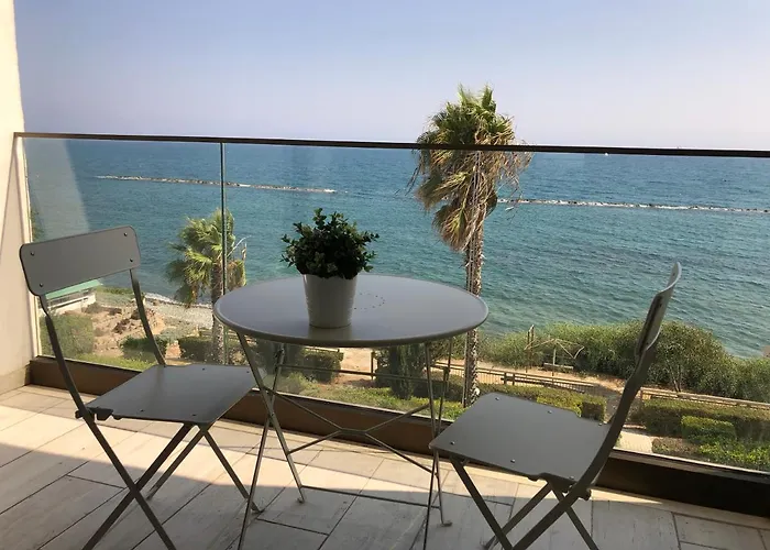 Blue Escape * Λάρνακα